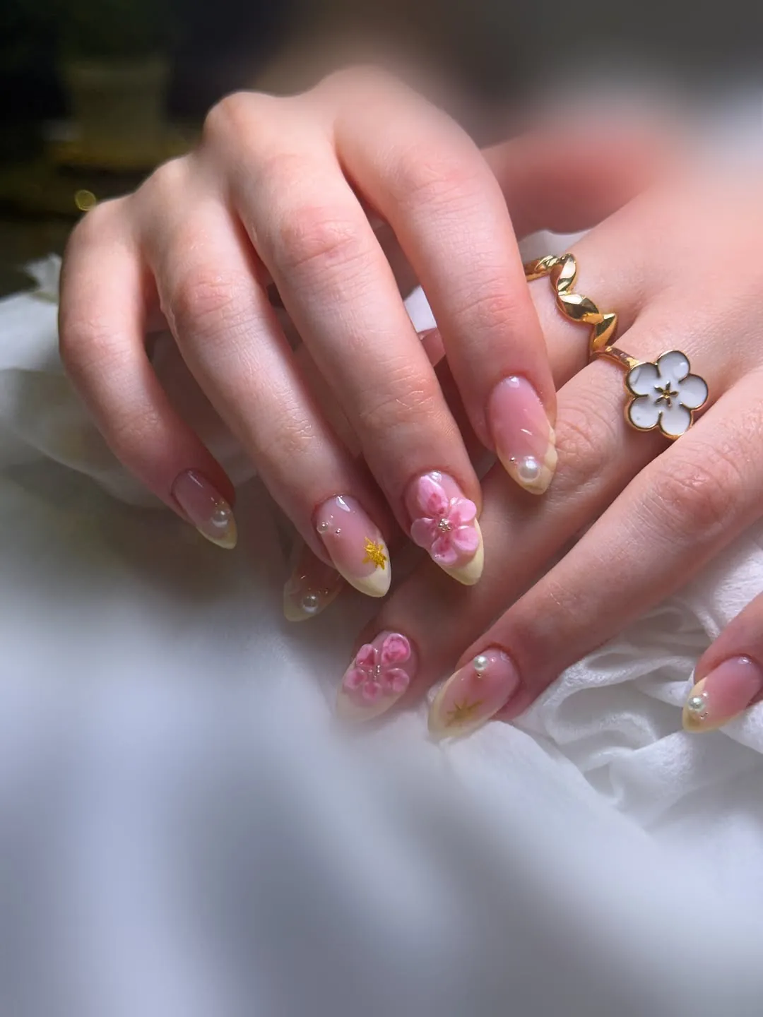 3D pembe çiçek desenli nail art