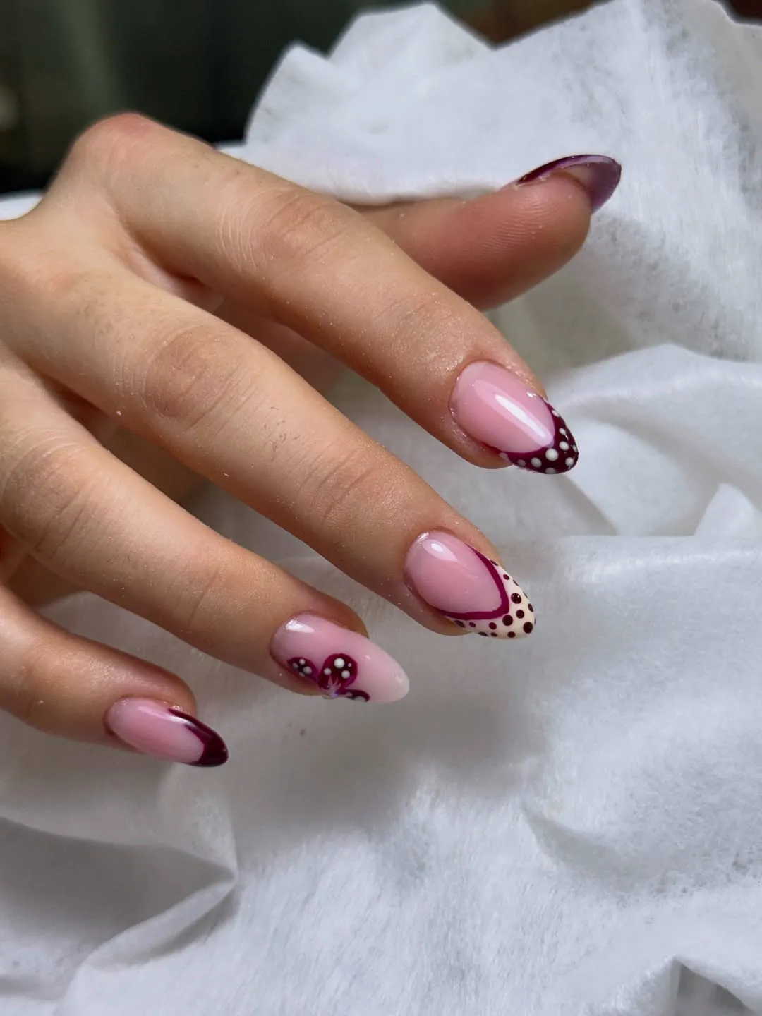 Bordo puantiyeli french nail art